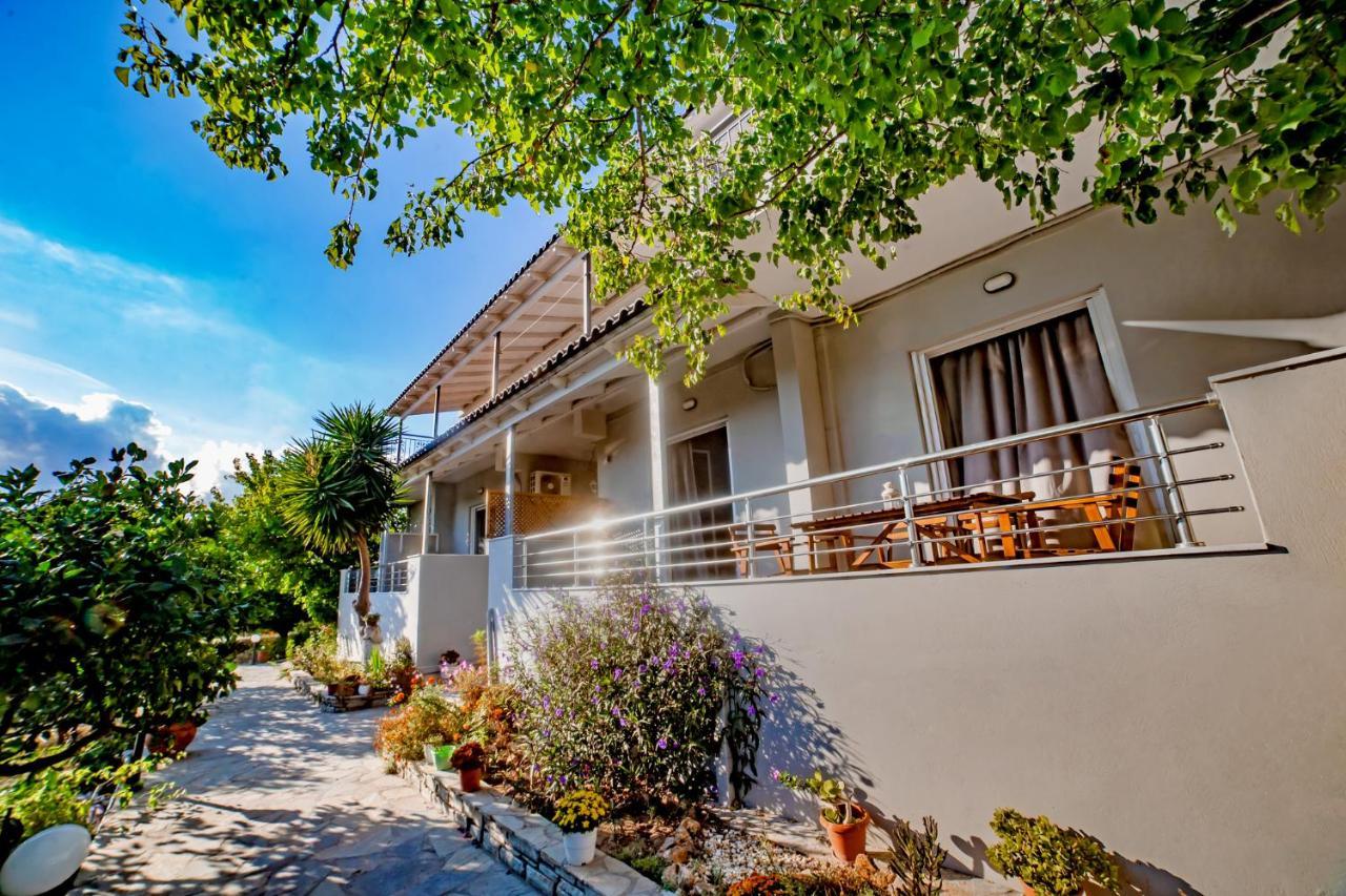 Filia Rooms & Apartments Айой-Апостолі Екстер'єр фото